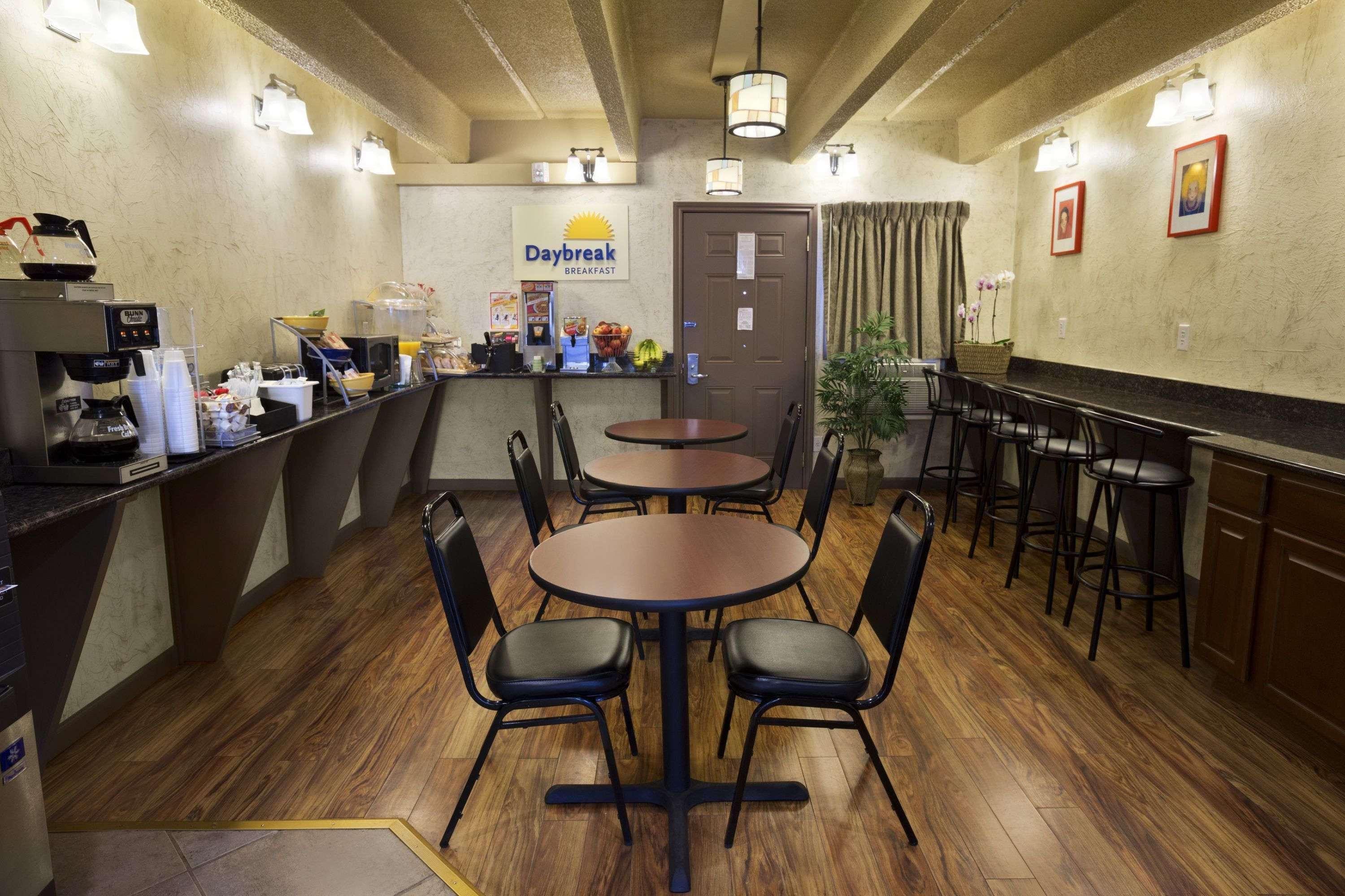 戴斯丹佛市中心酒店 DEN 外观 照片